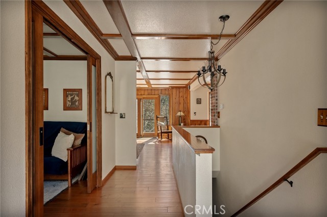 Detail Gallery Image 5 of 45 For 915 Trinity, Lake Arrowhead,  CA 92352 - 5 Beds | 3/1 Baths