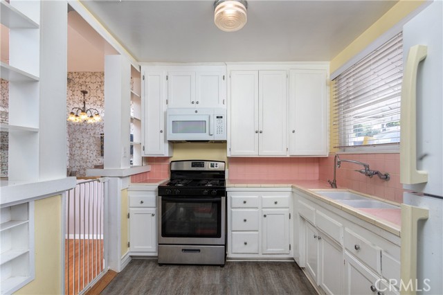 6851 Lubao Avenue, Winnetka CA: https://media.crmls.org/medias/1e418837-fbac-410a-95be-ad67b6c084af.jpg