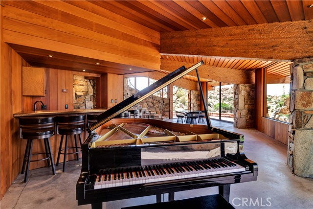 Detail Gallery Image 3 of 75 For 55290 Flying Tigers Rd, Pioneertown,  CA 92268 - 4 Beds | 3 Baths
