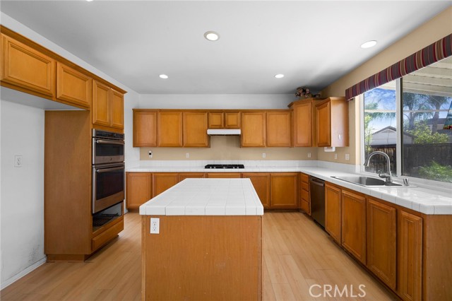 Detail Gallery Image 9 of 32 For 23281 Highland Oaks Ct, Wildomar,  CA 92595 - 4 Beds | 3 Baths