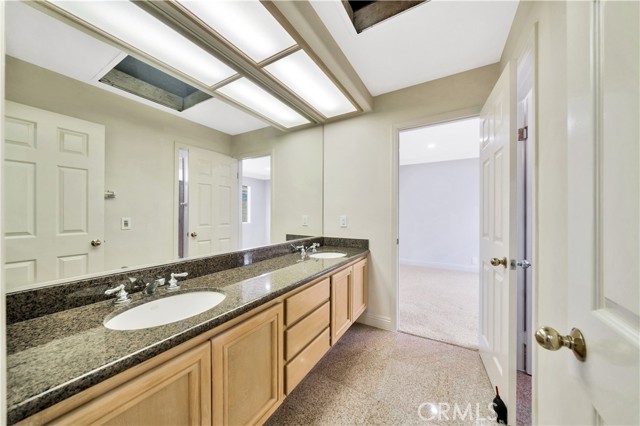 18836 Jeffrey Avenue, Cerritos CA: https://media.crmls.org/medias/1e4262ce-108f-4f13-921e-7d132494b685.jpg