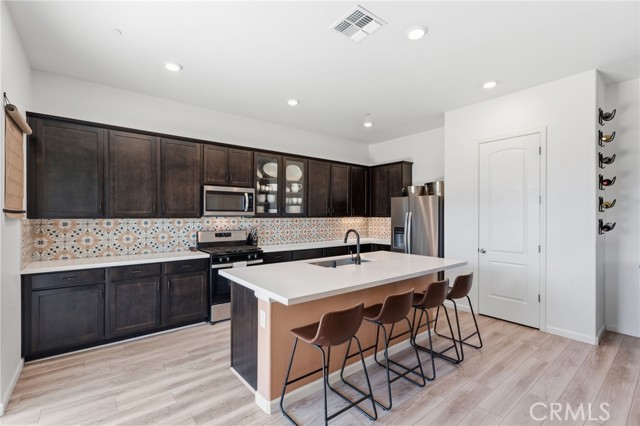 Detail Gallery Image 14 of 59 For 588 Overstone Ave, Madera,  CA 93636 - 5 Beds | 2/1 Baths