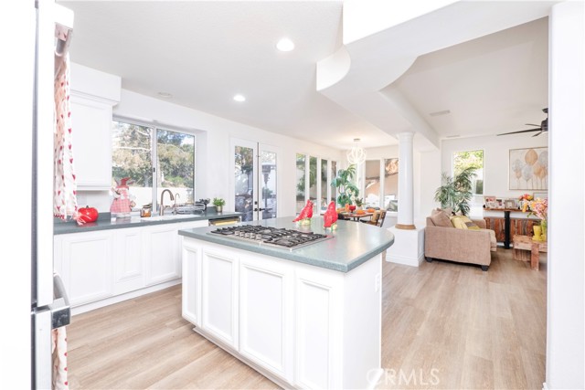 5 Encinal, Lake Forest CA: https://media.crmls.org/medias/1e444518-c367-4cab-b5bd-eb017988e190.jpg