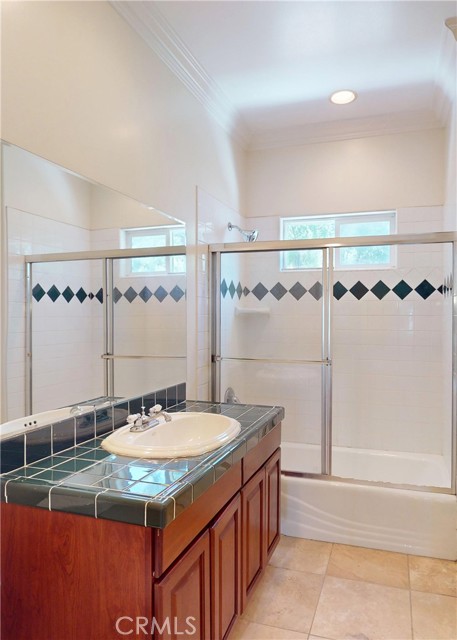 Detail Gallery Image 43 of 49 For 11054 Plainview Ave, Tujunga,  CA 91042 - 5 Beds | 3/1 Baths