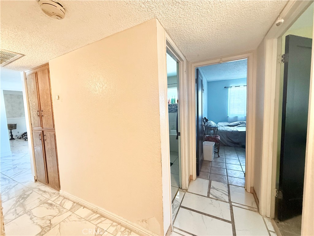 https://media.crmls.org/medias/1e4578df-a3c0-4aca-b6f8-238ba75c55e4.jpg?preset=X-Large