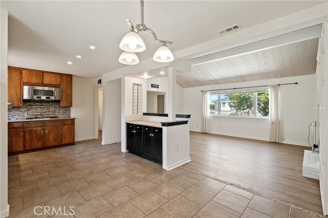 733 Manzanita Drive, Los Osos CA: https://media.crmls.org/medias/1e45c3d1-7a41-4735-8ec7-5cb0d35d4bd4.jpg