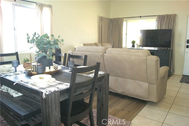 Detail Gallery Image 8 of 26 For 4012 Larkspur Ave, Rialto,  CA 92377 - 4 Beds | 2 Baths