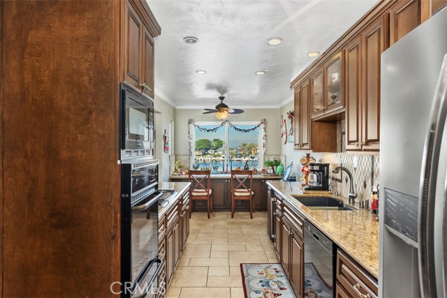 Detail Gallery Image 10 of 48 For 16255 Pacific Cir #204,  Huntington Beach,  CA 92649 - 3 Beds | 3 Baths