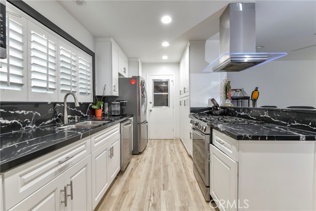 Detail Gallery Image 13 of 36 For 18915 Cantara St, Reseda,  CA 91335 - 3 Beds | 2 Baths