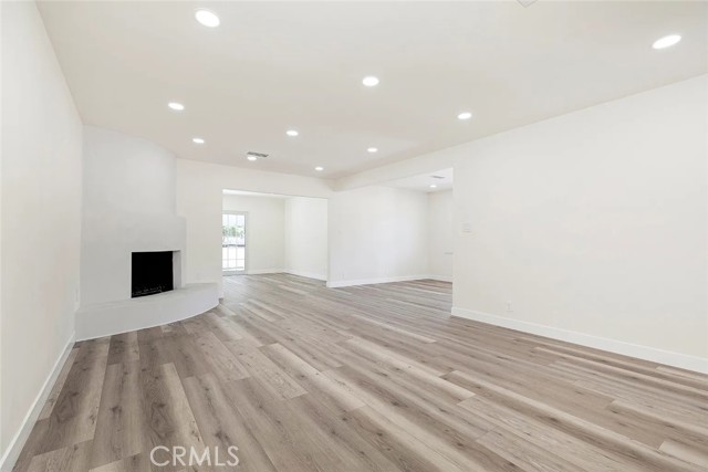Detail Gallery Image 3 of 28 For 11110 Odell Ave, Sunland,  CA 91040 - 3 Beds | 3 Baths