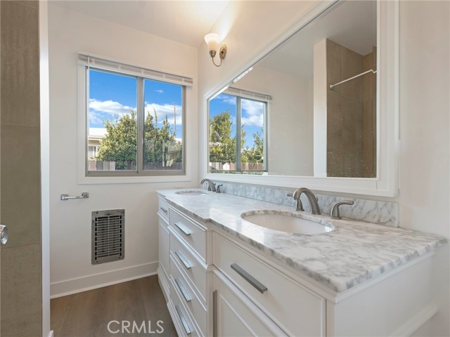 Detail Gallery Image 16 of 34 For 22222 Vanowen, Woodland Hills,  CA 91303 - 5 Beds | 2 Baths