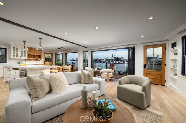 Detail Gallery Image 12 of 34 For 5903 E Corso Di Napoli, Long Beach,  CA 90803 - 4 Beds | 3 Baths