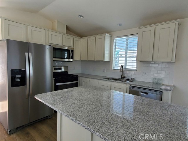 Detail Gallery Image 6 of 8 For 8100 Foothill Bld, Sunland,  CA 91040 - 2 Beds | 1 Baths