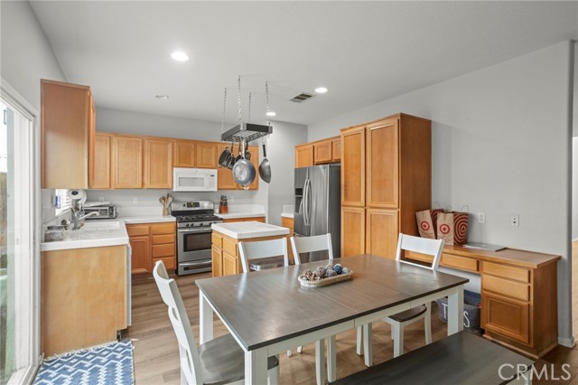 Detail Gallery Image 11 of 34 For 28388 Kara St, Murrieta,  CA 92563 - 4 Beds | 3 Baths