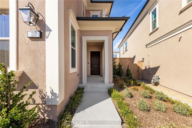 Detail Gallery Image 3 of 55 For 139 Hyperion, Irvine,  CA 92618 - 4 Beds | 4/1 Baths