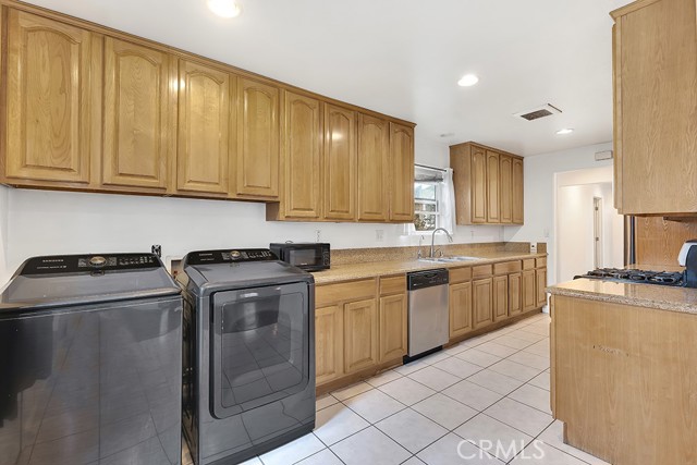 Detail Gallery Image 17 of 35 For 14962 Genoa, Sylmar,  CA 91342 - 4 Beds | 2 Baths