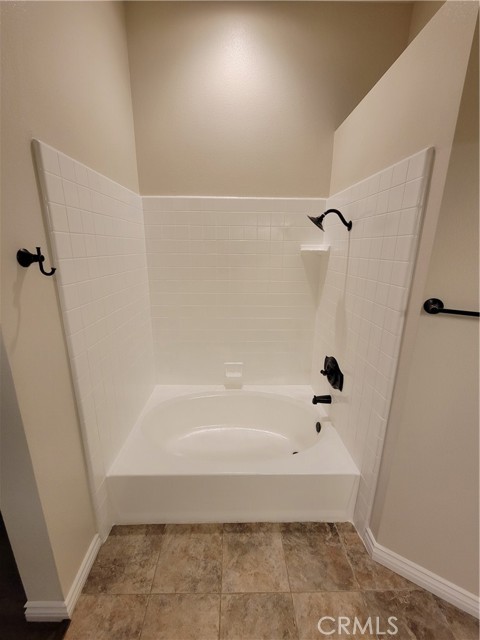 Detail Gallery Image 34 of 43 For 682 Azure Ln #1,  Corona,  CA 92879 - 3 Beds | 2 Baths
