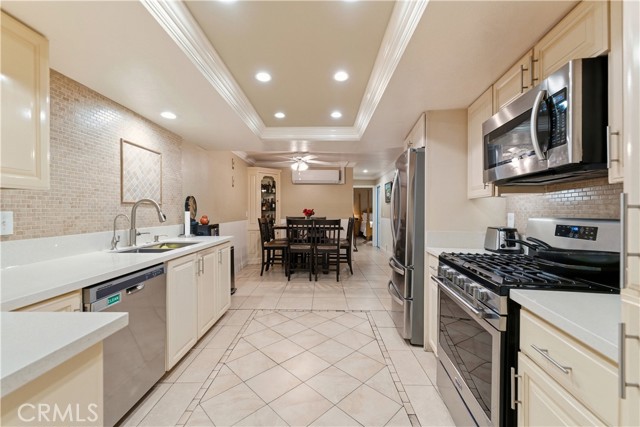 Detail Gallery Image 9 of 10 For 133 Colombo Ln, Tustin,  CA 92780 - 3 Beds | 2 Baths