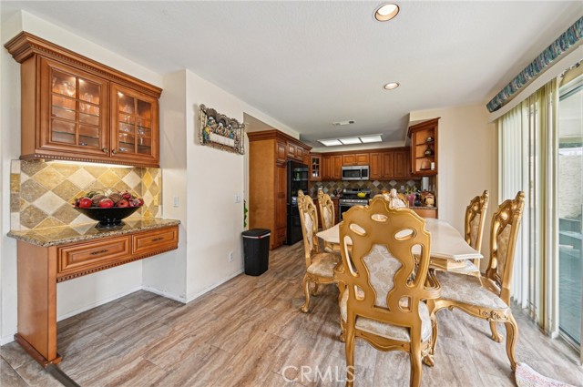 220 S Linhaven Circle, Anaheim CA: https://media.crmls.org/medias/1e4c27f5-6414-401a-b023-9b38c43d7548.jpg