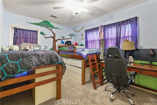 1992 Raymond Avenue, Signal Hill CA: https://media.crmls.org/medias/1e4e11f0-ff5d-46ba-81b3-398e6865e629.jpg