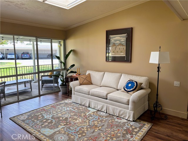 1543 Merion Way, Seal Beach CA: https://media.crmls.org/medias/1e4e3f38-af7e-437e-a5f3-846e03d2b515.jpg