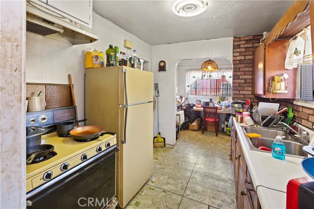 235 E 98th Street, Los Angeles, CA, 90003 235 E 98th Street, Los Angeles, CA, 90003