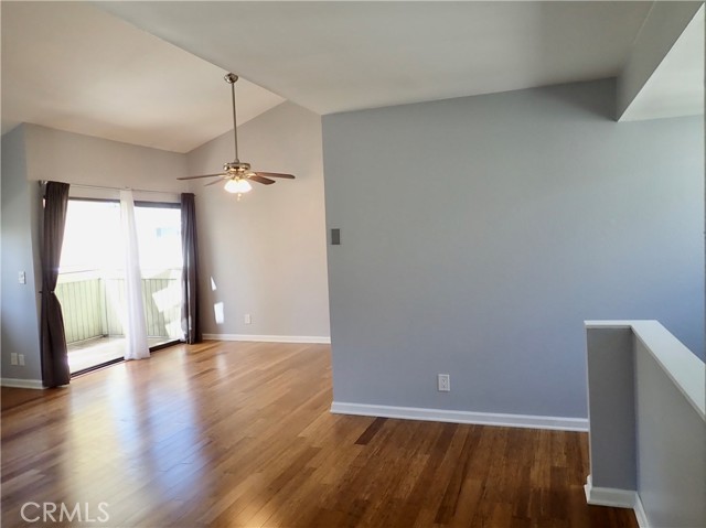 Detail Gallery Image 2 of 10 For 22117 Burbank, Woodland Hills,  CA 91367 - 2 Beds | 1/1 Baths