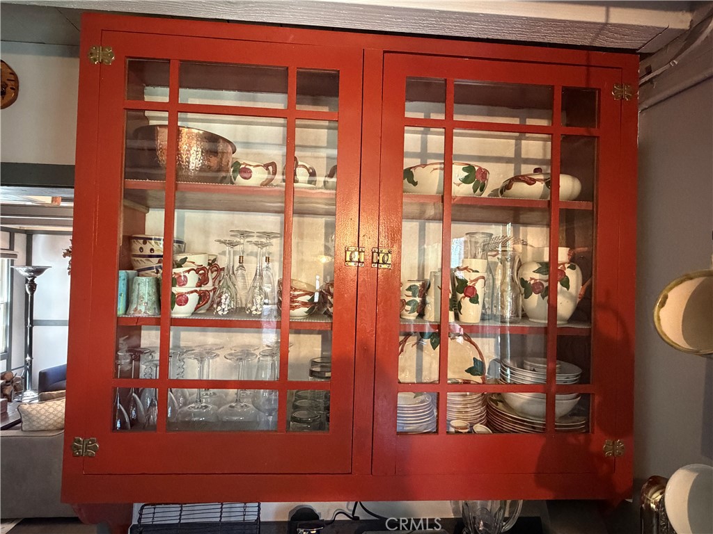 https://media.crmls.org/medias/1e4f5c0b-76c7-439c-acf7-e0824ba5a271.jpg?preset=X-Large