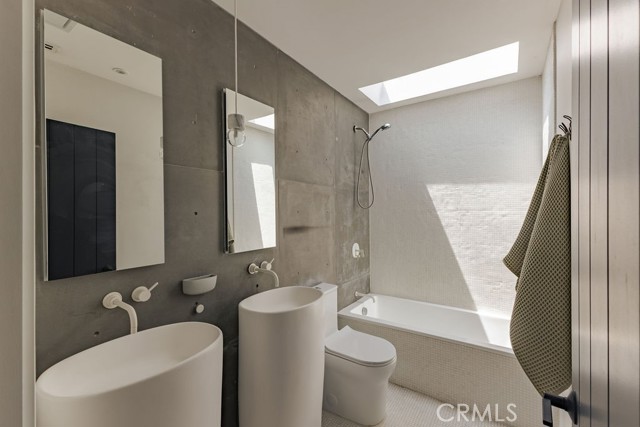 Detail Gallery Image 18 of 28 For 4128 Baywood St, Los Angeles,  CA 90039 - 4 Beds | 3 Baths