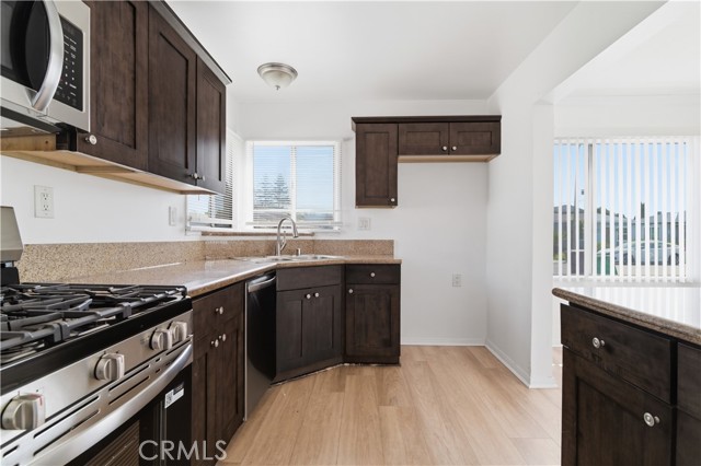 Detail Gallery Image 7 of 32 For 127 W Zane St, Long Beach,  CA 90805 - 3 Beds | 2 Baths