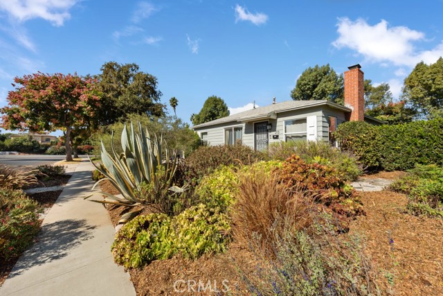 213 East 45th Street, Long Beach CA: https://media.crmls.org/medias/1e512da9-e4c4-4a00-b2a2-82005ba36956.jpg