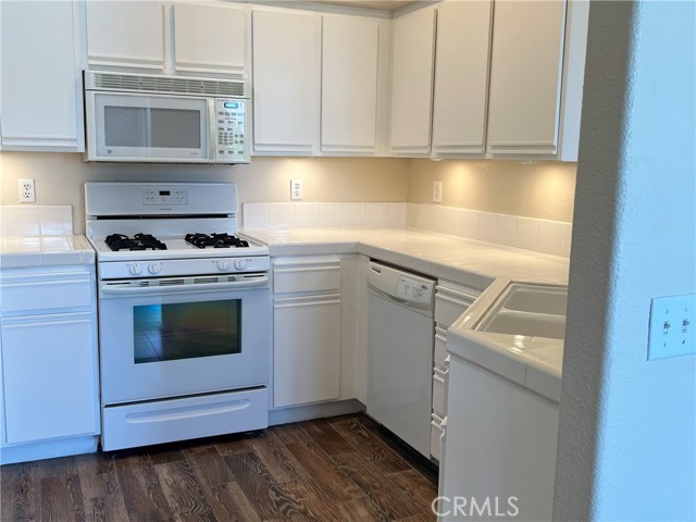 7997 E Viewrim, Anaheim Hills CA: https://media.crmls.org/medias/1e5146bc-ca7f-4edc-be2c-c9b0f27af79e.jpg