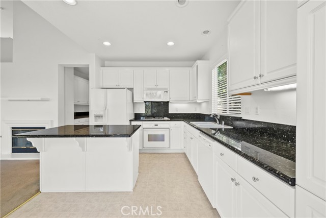 Detail Gallery Image 18 of 38 For 28538 Redwood Canyon Pl, Saugus,  CA 91390 - 3 Beds | 3 Baths