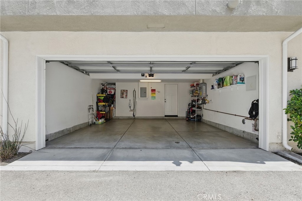 https://media.crmls.org/medias/1e525689-124d-4e4b-86e9-38b409311d8d.jpg?preset=X-Large