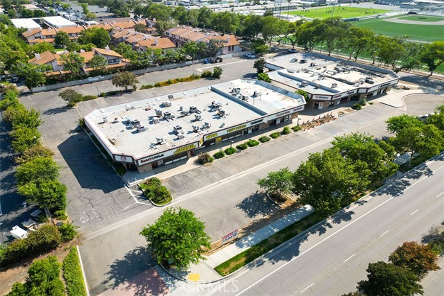 320 W Foothill Blvd, Upland CA: https://media.crmls.org/medias/1e531039-5803-4b82-838a-d26be03458b3.jpg