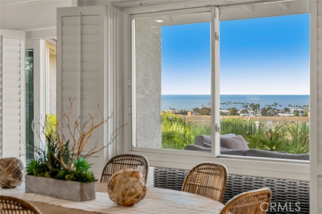 3 White Water Drive, Corona del Mar CA: https://media.crmls.org/medias/1e533110-0944-4e49-b1f7-5af9853afef2.jpg