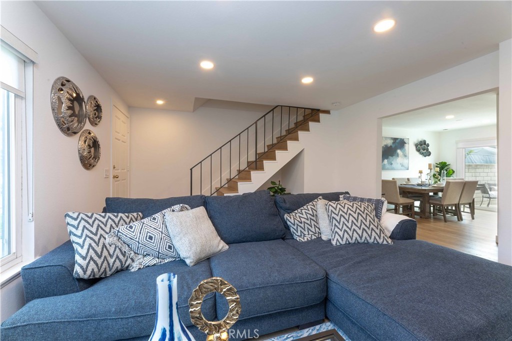 MLS #OC25270007 image #5