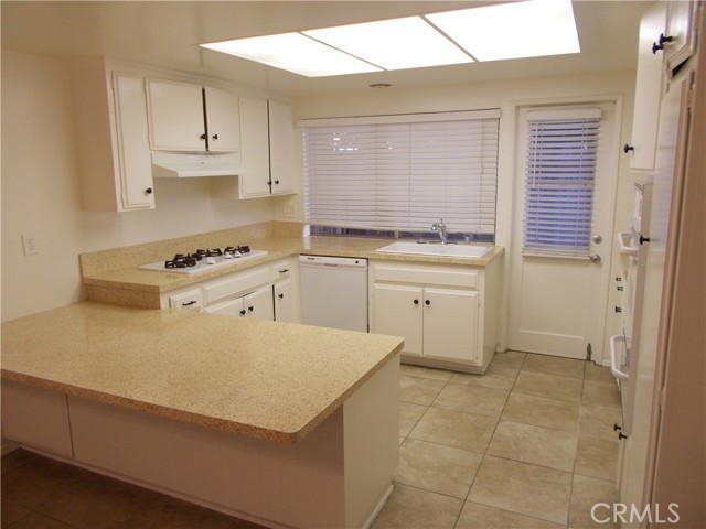 Detail Gallery Image 4 of 21 For 3734 S Marine St, Santa Ana,  CA 92704 - – Beds | – Baths