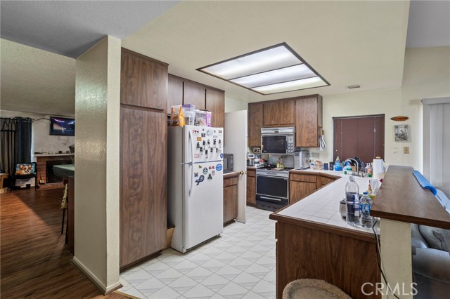 Detail Gallery Image 5 of 18 For 7823 Ramona Ave, Rancho Cucamonga,  CA 91730 - 3 Beds | 2 Baths