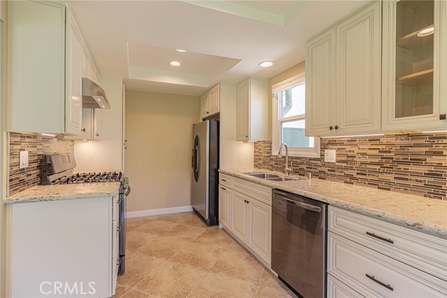 Detail Gallery Image 7 of 31 For 8404 Glenoaks Bld, Sun Valley,  CA 91352 - 3 Beds | 2 Baths