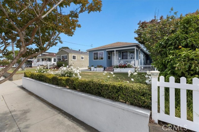 1012 Avenue C, Redondo Beach, California 90277, 4 Bedrooms Bedrooms, ,2 BathroomsBathrooms,Residential,Sold,Avenue C,SB24093567