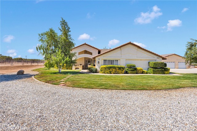 12958 Ranchero Road, Oak Hills CA: https://media.crmls.org/medias/1e555de7-5c59-4c3f-bb2e-c2af17c93f26.jpg