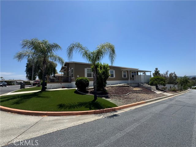 28876 Calle De La Paz, Murrieta CA: https://media.crmls.org/medias/1e55f716-82e1-4d54-80b7-cbdaec9e4385.jpg