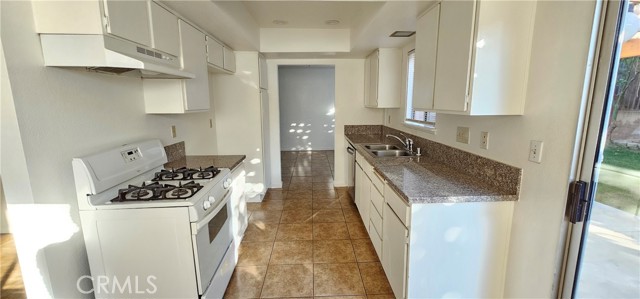 Detail Gallery Image 6 of 13 For 26295 Cardigan, Redlands,  CA 92374 - 3 Beds | 2/1 Baths