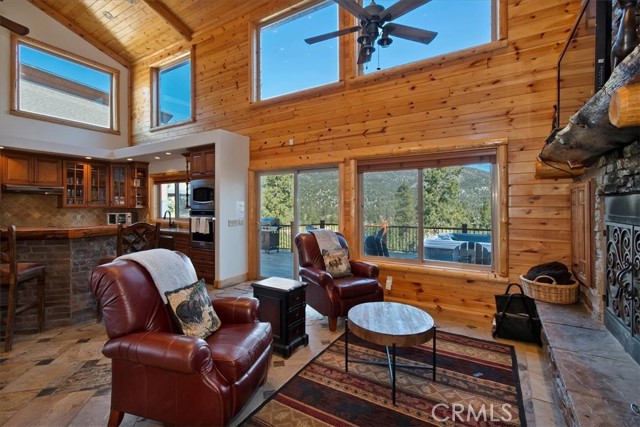 Detail Gallery Image 15 of 50 For 42324 Eagle Ridge, Big Bear Lake,  CA 92315 - 6 Beds | 4 Baths