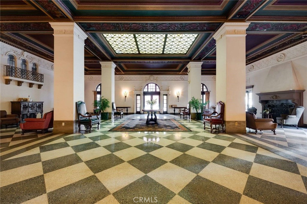 https://media.crmls.org/medias/1e56f98a-b10f-4891-b68a-9bd30b2900b9.jpg?preset=X-Large