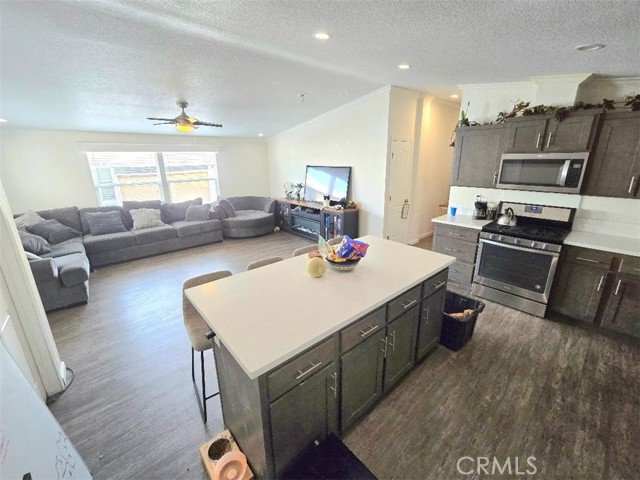 Detail Gallery Image 9 of 30 For 21851 Newland St #222,  Huntington Beach,  CA 92646 - 4 Beds | 2 Baths