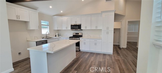 319 E Newhaven Lane, Glendora CA: https://media.crmls.org/medias/1e58b478-fb41-46b1-9263-3d719b226b46.jpg