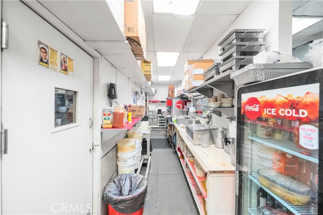 1020 E K E Avenue, Lancaster CA: https://media.crmls.org/medias/1e594872-210f-499f-be72-af7bec3156bc.jpg