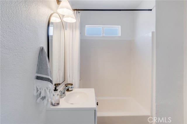 Detail Gallery Image 17 of 31 For 1347 E Bennett, Compton,  CA 90221 - 2 Beds | 1 Baths